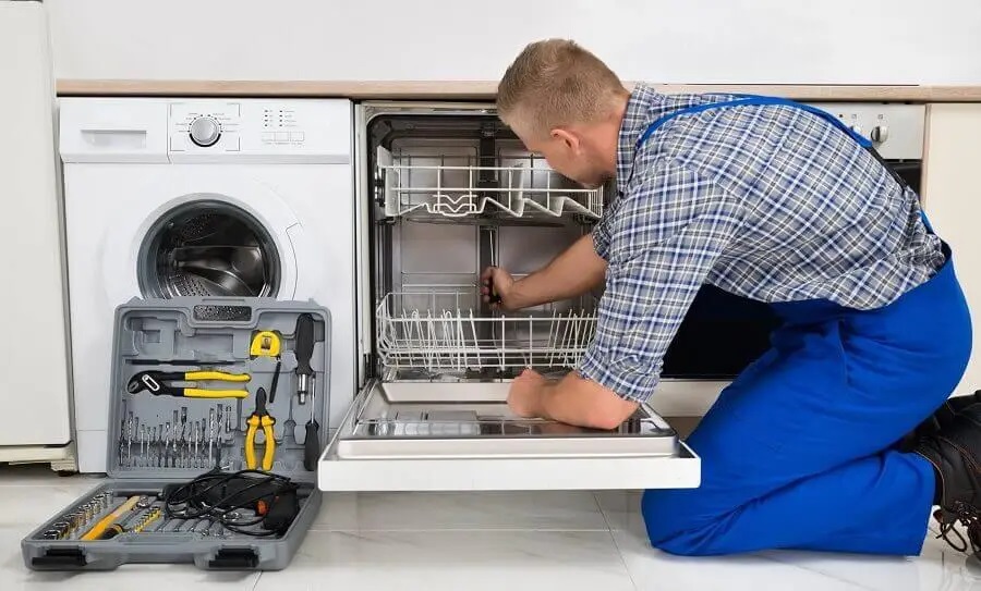 Kalecik Electrolux servisi teknisyen ekibi beyaz eşya tamiri yaparken